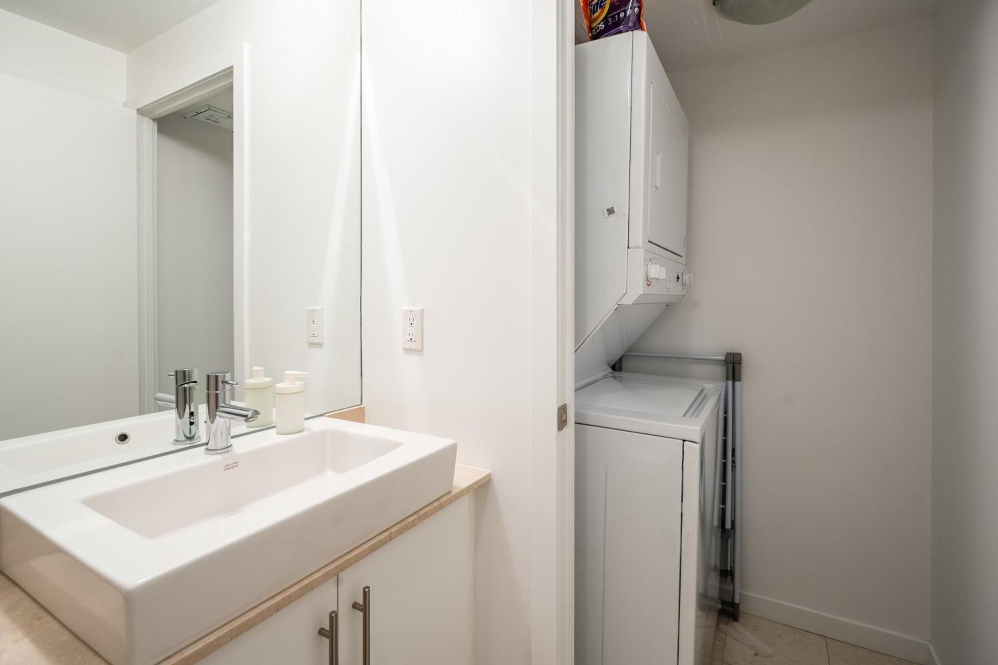 1Br Luxury Condo - Downtown Торонто Экстерьер фото